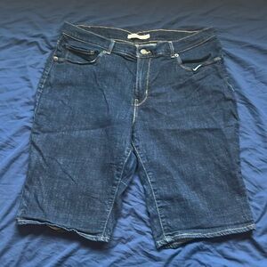 Levi Strauss Women’s Bermuda Shorts Size 33